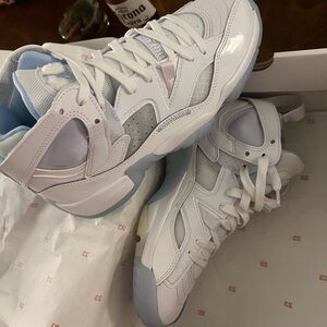 Jordan Athletic Shoes White and Blue Retro Design